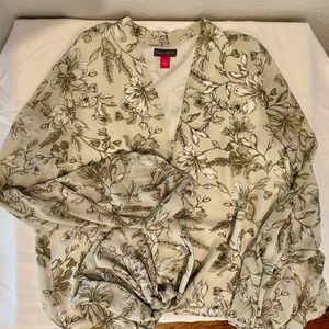 Vince Camuto Women's Green Floral Tie Front Button Down Blouse Size Small